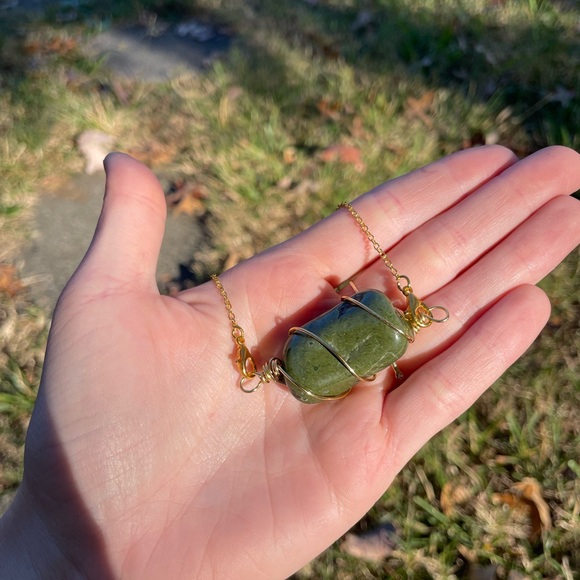 Epidote necklace - Picture 2 of 3